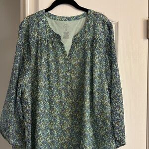 Plus size v-neck pullover blouse